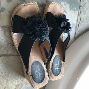 Life Stride black wedges